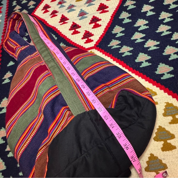 Las Manos Handwoven Sling Boho Bag made in Guatemala - Picture 3 of 9